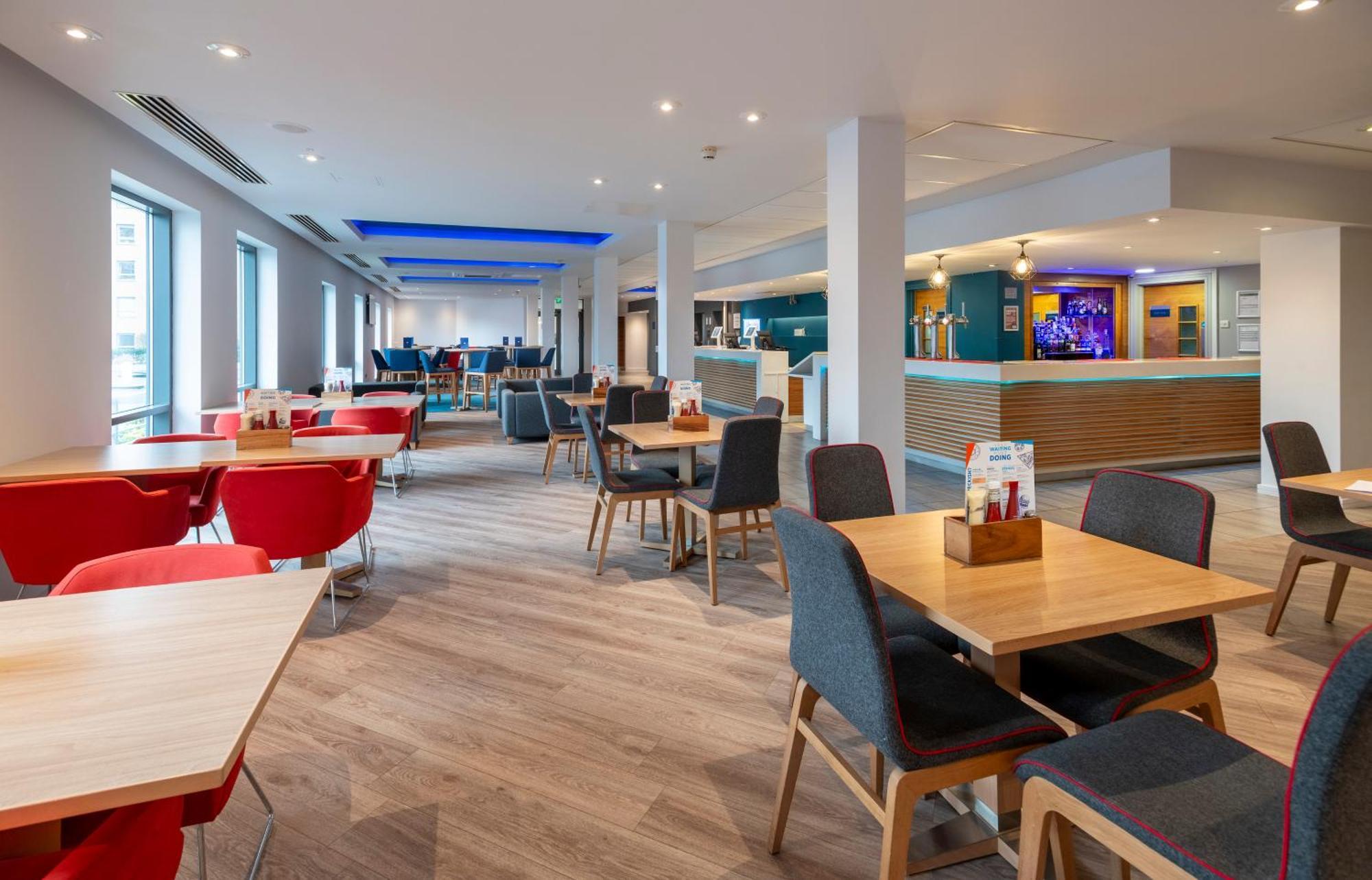 Holiday Inn Express Stevenage By Ihg Exterior photo