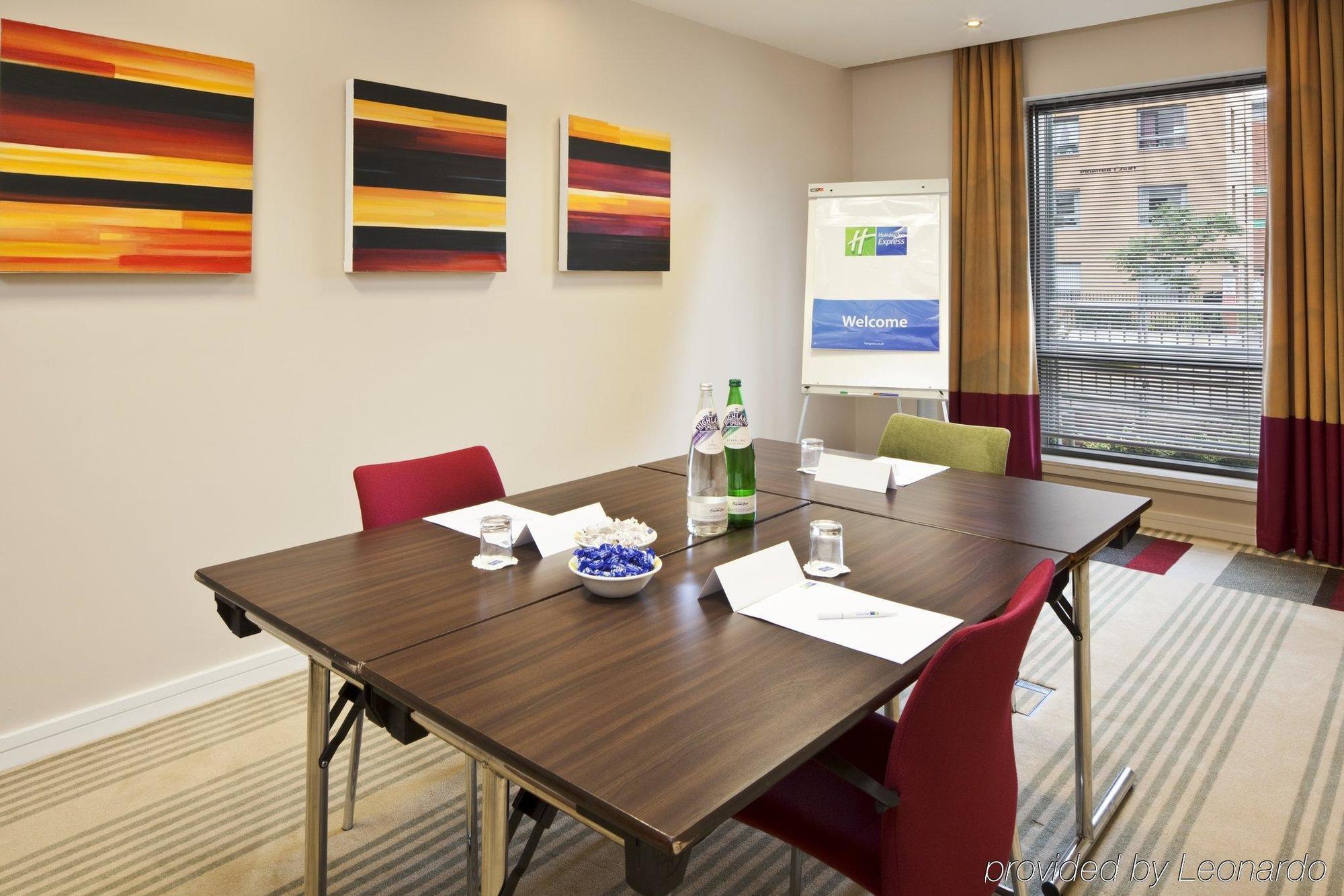 Holiday Inn Express Stevenage By Ihg Facilities photo