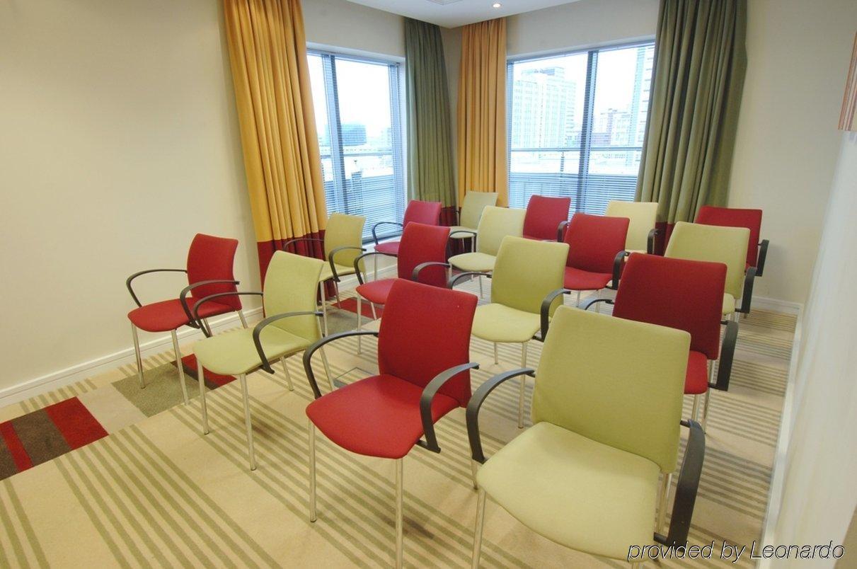 Holiday Inn Express Stevenage By Ihg Exterior photo