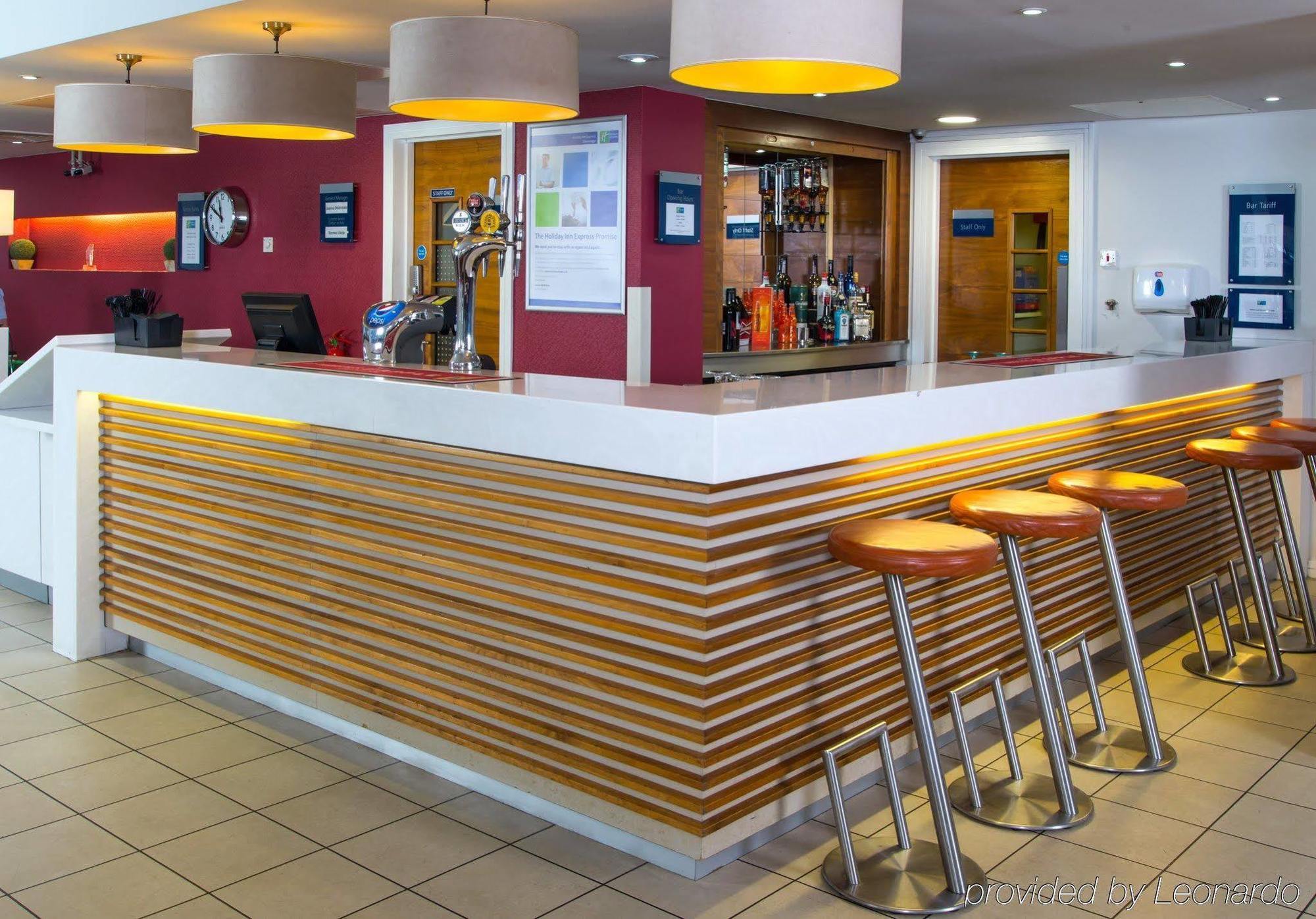Holiday Inn Express Stevenage By Ihg Exterior photo
